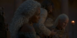 extant_HouseOfTheDragon_1x06-ThePrincessAndTheQueen_1912.jpg